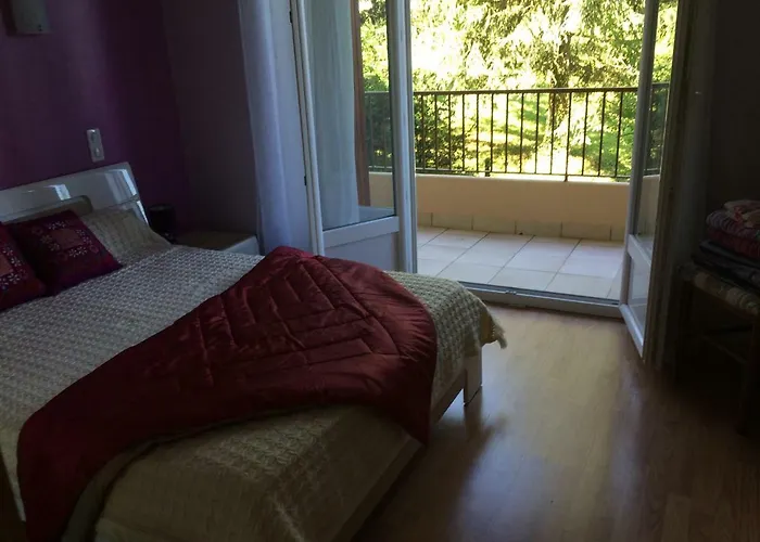 T2 De Laurette Avec Garage Et Parking Prives アパート